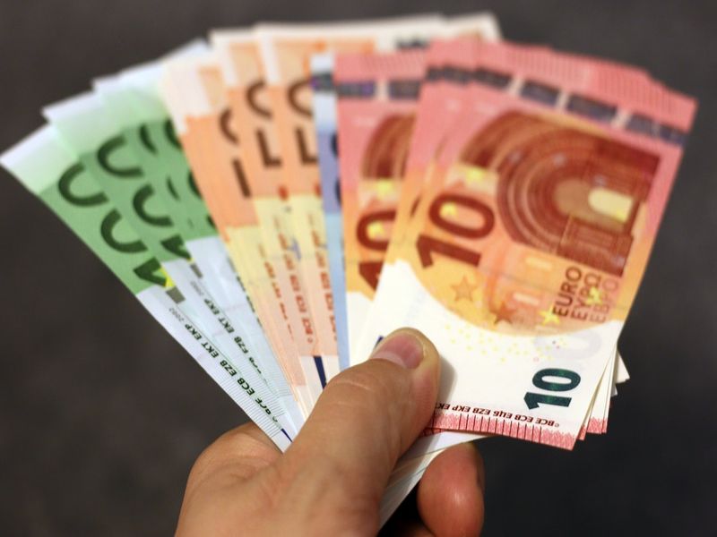 handful of euros