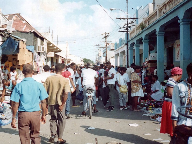 Busy downtown Kingston market is risky for pickpocketing